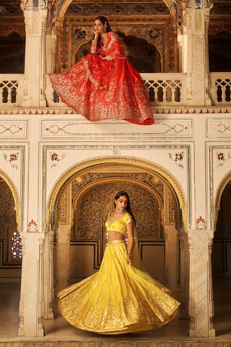 Buy_Lashkaraa_Yellow Viscose, Net Sequins, Zari, Beads Sweetheart Neck Embroidered Lehenga Set 