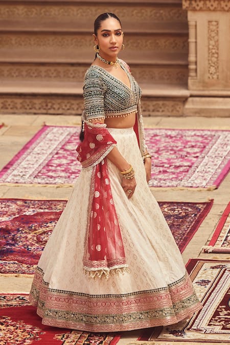 Lashkaraa_Red Organza, Net, Brocade Sequins, Beads V-neck Diamond Woven Lehenga Set _Online_at_Aza_Fashions