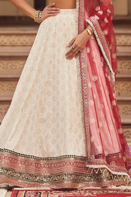 Buy_Lashkaraa_Red Organza, Net, Brocade Sequins, Beads V-neck Diamond Woven Lehenga Set _Online_at_Aza_Fashions