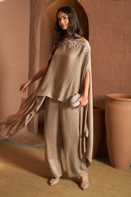 Tasuvure One-Shoulder Embroidered Cape & Pant Set 
