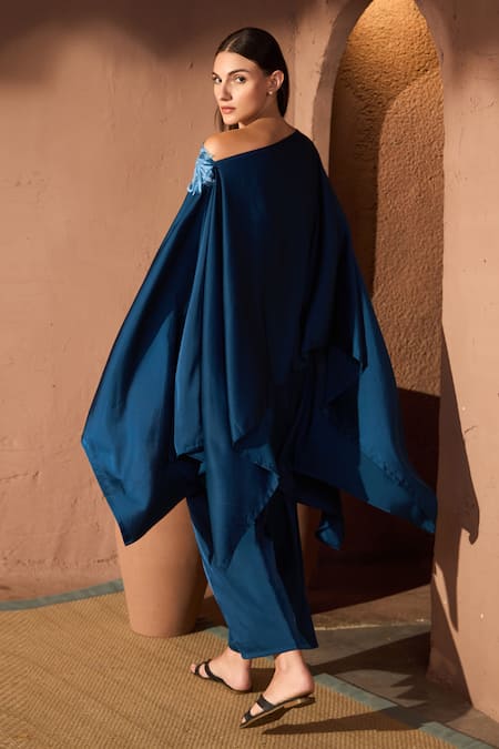 Tasuvure Sequin Embroidered Cape & Pant Set 