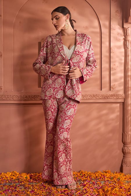 Tasuvure Indes Pink Georgette Embroidered Paisley Lapel Collar Elizey Jacket With Pant 