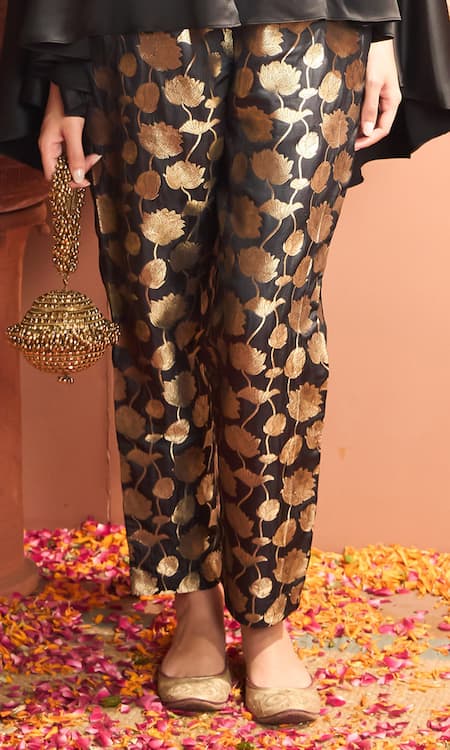 Buy Tasuvure Indes Black Brocade, Silk Sequins, Kiri Kaftan With Floral Veil Detailed Pant Online at Aza Fashions Buy_Tasuvure Indes_Black Brocade, Silk Sequins, Kiri Kaftan With Floral Veil Detailed Pant _Online_at_Aza_Fashions