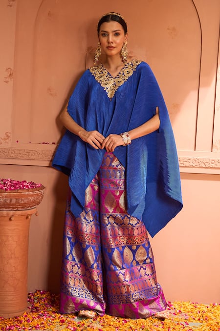 Tasuvure Indes Divine Embroidered Neck Cape With Sharara 