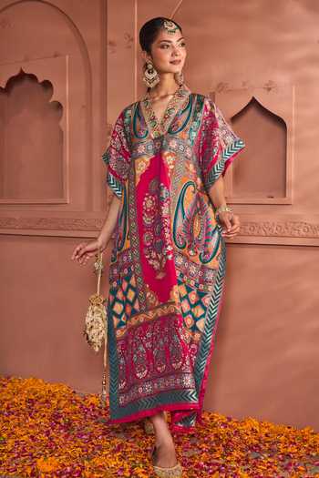 Buy Tasuvure Indes Green Brocade, Silk Embroidery V-neck Banarasi Begum Woven Floral Paisley Kaftan at Aza Fashions Buy_Tasuvure Indes_Green Brocade, Silk Embroidery V-neck Banarasi Begum Woven Floral Paisley Kaftan_at_Aza_Fashions