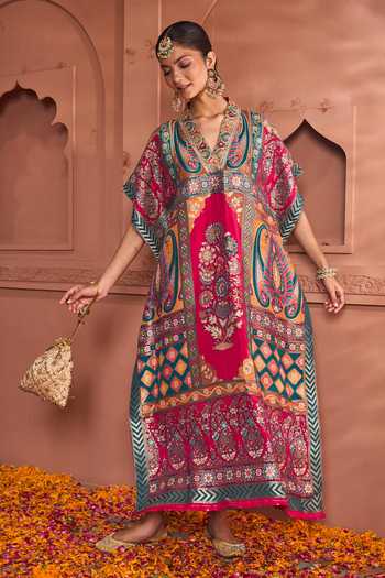 Buy Tasuvure Indes Green Brocade, Silk Embroidery V-neck Banarasi Begum Woven Floral Paisley Kaftan Online at Aza Fashions Buy_Tasuvure Indes_Green Brocade, Silk Embroidery V-neck Banarasi Begum Woven Floral Paisley Kaftan_Online_at_Aza_Fashions