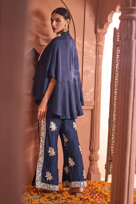 Tasuvure Indes Reyna Embellished Short Kaftan With Embroidered Pant 