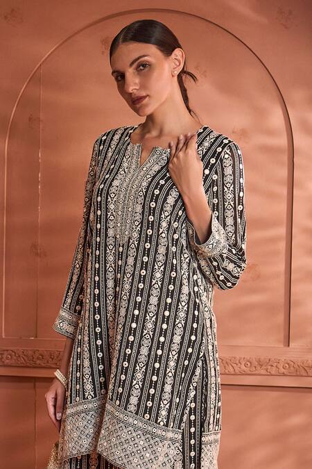 Tasuvure Indes_Black Georgette Embroidery Split V-neck Thread Striped Kurta With Pant _Online_at_Aza_Fashions