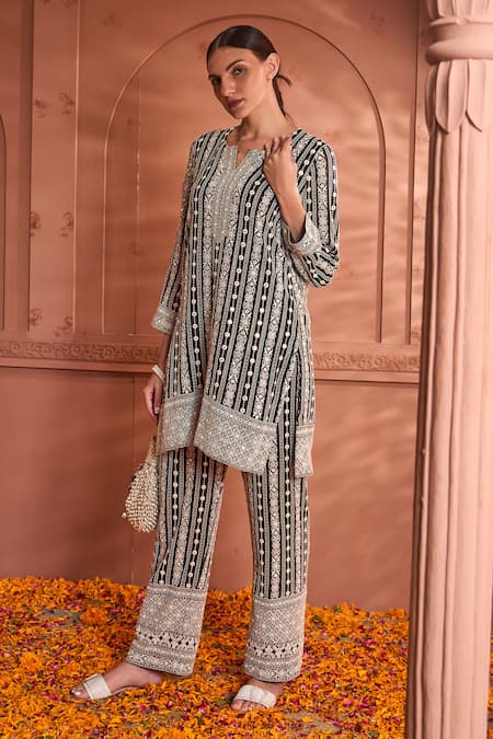 Buy_Tasuvure Indes_Black Georgette Embroidery Split V-neck Thread Striped Kurta With Pant _Online_at_Aza_Fashions