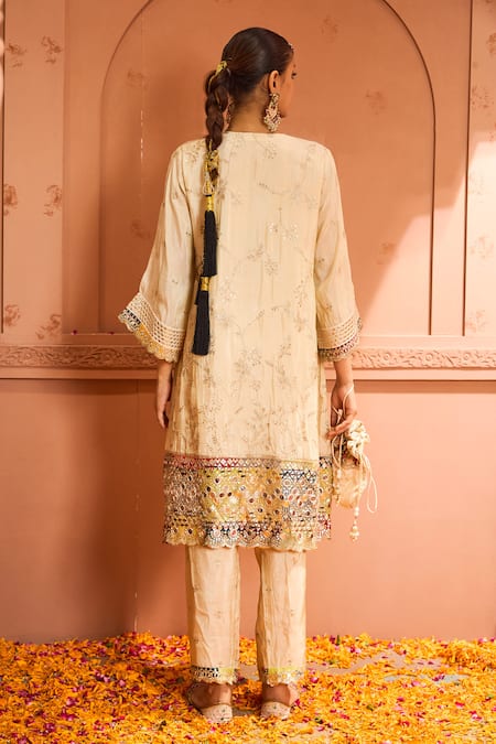 Tasuvure Indes Inayat Floral Vine Embroidered Kurta Pant Set 