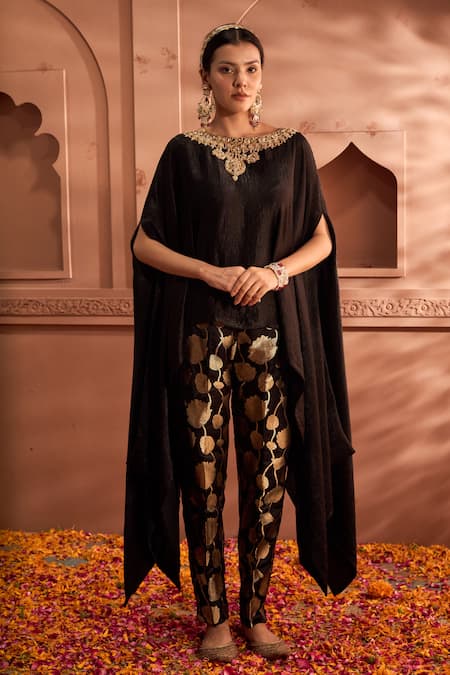 Tasuvure Indes Pataka Embellished Cape With Woven Pant 