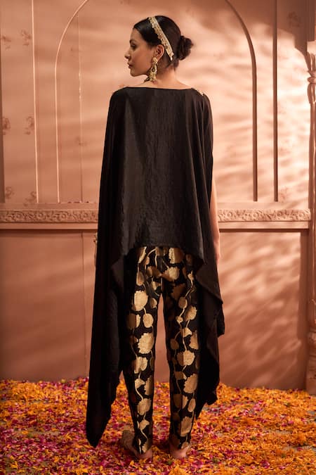 Tasuvure Indes Pataka Embellished Cape With Woven Pant 