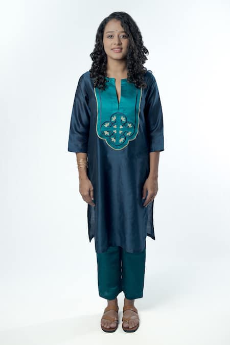 Buy_Prachi Kamat_Blue Chanderi, Linen, Satin Embroidery Split V-neck Anar Bodice Kurta With Pant _Online_at_Aza_Fashions