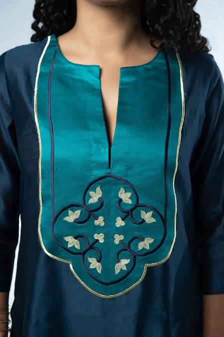 Prachi Kamat_Blue Chanderi, Linen, Satin Embroidery Split V-neck Anar Bodice Kurta With Pant _at_Aza_Fashions