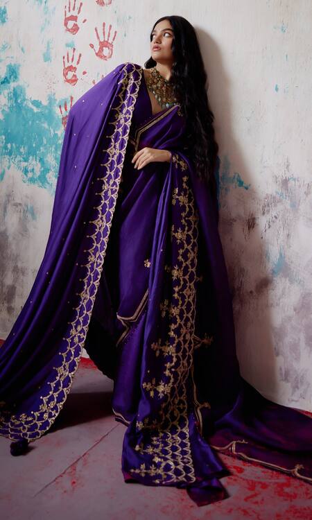Deep Thee_Purple Silk Beads, Embroidery V-neck Border Saree With Blouse _Online_at_Aza_Fashions