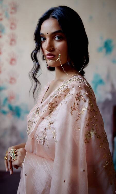 Deep Thee Peach Silk, Organza Beads, Zari V-neck Floral Jaal Embroidered Saree With Blouse at Aza Fashions Deep Thee_Peach Silk, Organza Beads, Zari V-neck Floral Jaal Embroidered Saree With Blouse _at_Aza_Fashions