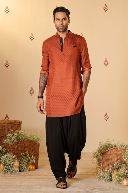 S&N by Shantnu Nikhil Adamas Print Short Kurta 