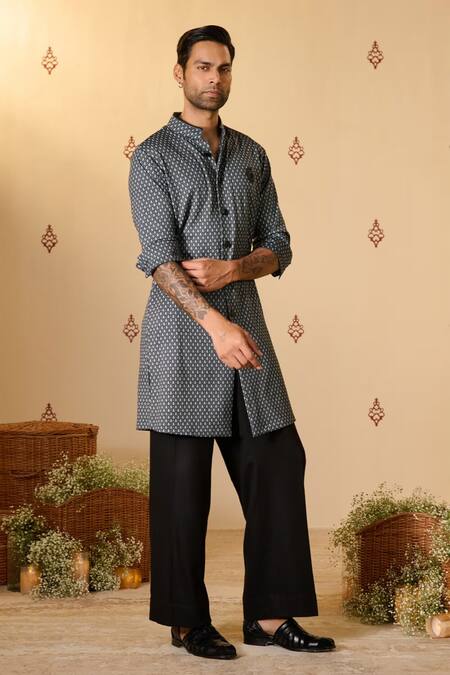S&N By Shantnu Nikhil_Black Crepe, Jersey Embroidery Adamas Butti Print Kurta_at_Aza_Fashions