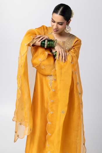 Buy Pants And Pajamas Yellow Silk Organza Sequins, Zari Scallop Trimmed Border Dupatta Online at Aza Fashions Buy_Pants And Pajamas_Yellow Silk Organza Sequins, Zari Scallop Trimmed Border Dupatta _Online_at_Aza_Fashions