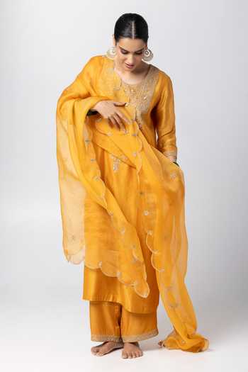 Shop Pants And Pajamas Yellow Silk Organza Sequins, Zari Scallop Trimmed Border Dupatta Online at Aza Fashions Shop_Pants And Pajamas_Yellow Silk Organza Sequins, Zari Scallop Trimmed Border Dupatta _Online_at_Aza_Fashions