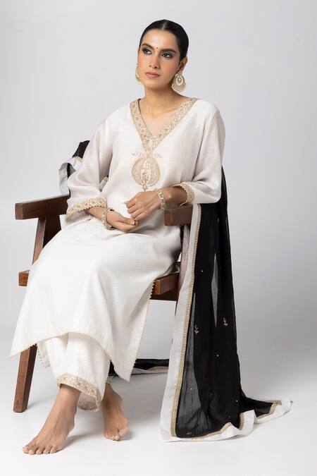 Pants And Pajamas Black Chanderi Embroidery, Lace Mull Dupatta Online at Aza Fashions Pants And Pajamas_Black Chanderi Embroidery, Lace Mull Dupatta _Online_at_Aza_Fashions