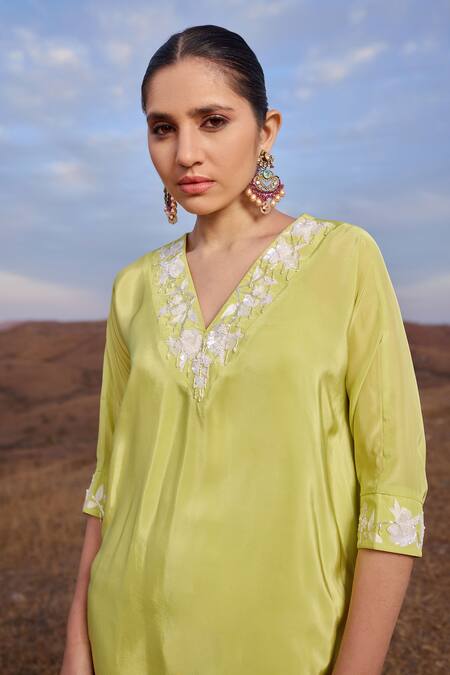 Buy_Islie By Priya Jain_Green Crepe Sequins, Beads V-neck Neckline Embroidered Kaftan And Pant Set _Online_at_Aza_Fashions