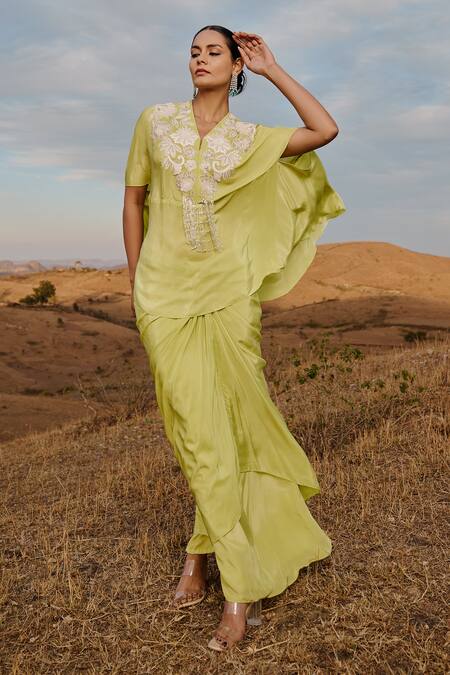 Buy_Islie By Priya Jain_Green Crepe Cut Work, Embroidery Split V-neck Floral Patchwork Top And Skirt Set _Online_at_Aza_Fashions