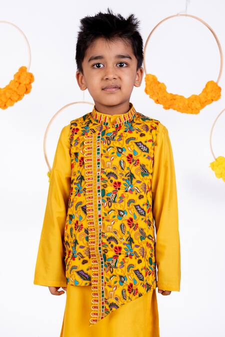 Shop Toplove Yellow Cotton Embroidery Asymmetric Floral Pattern Bundi Kurta Set at Aza Fashions Shop_Toplove_Yellow Cotton Embroidery Asymmetric Floral Pattern Bundi Kurta Set _at_Aza_Fashions