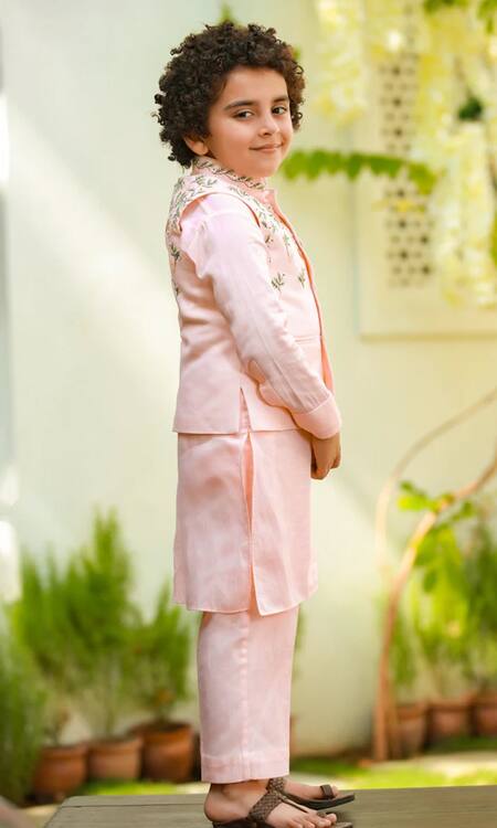 Littleens Pink Velvet, Cotton Embroidery Floral Bundi And Kurta Set at Aza Fashions Littleens_Pink Velvet, Cotton Embroidery Floral Bundi And Kurta Set _at_Aza_Fashions