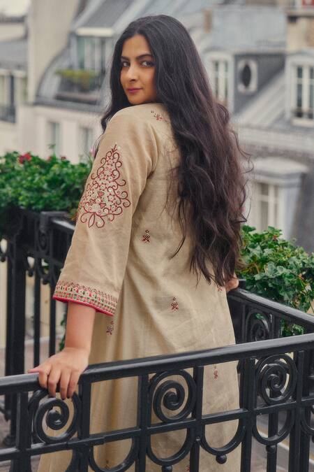 Buy_Punit Balana_Gold Silk Embroidery Scoop Neck Kasab And Resham Bloom Vine Cape & Skirt Set _Online_at_Aza_Fashions