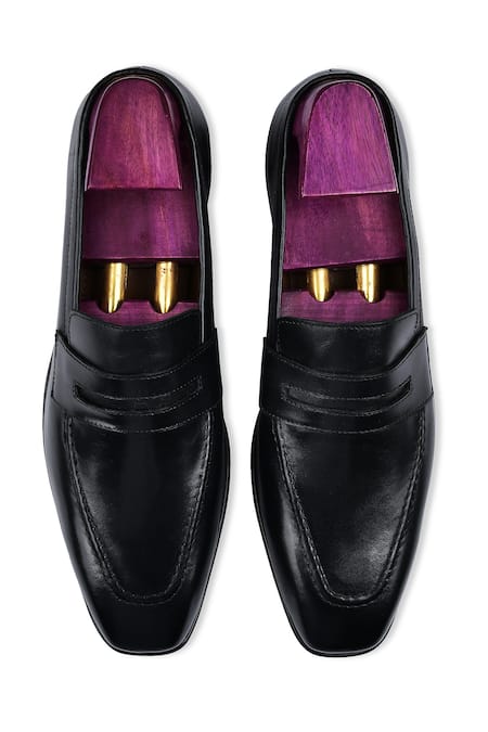 Wednesday Lifestyle Arnold Leather Plain Loafers 