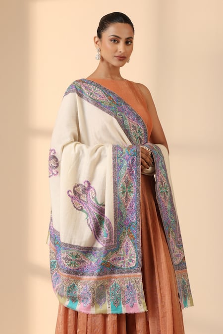 Dusala White Auklet Handwoven Kalamkari Border Shawl Online at Aza Fashions Dusala_White Auklet Handwoven Kalamkari Border Shawl _Online_at_Aza_Fashions