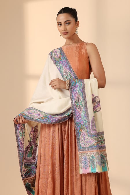 Shop Dusala White Auklet Handwoven Kalamkari Border Shawl Online at Aza Fashions Shop_Dusala_White Auklet Handwoven Kalamkari Border Shawl _Online_at_Aza_Fashions