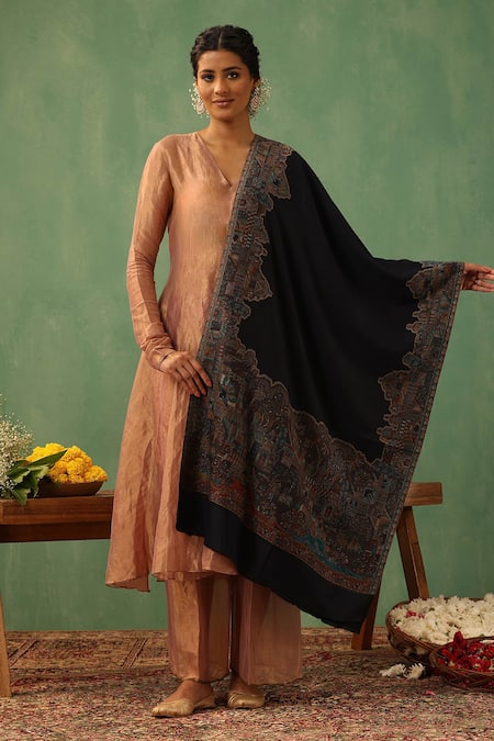 Shop Dusala Black Gargi Mughal Border Woven Stole at Aza Fashions Shop_Dusala_Black Gargi Mughal Border Woven Stole _at_Aza_Fashions