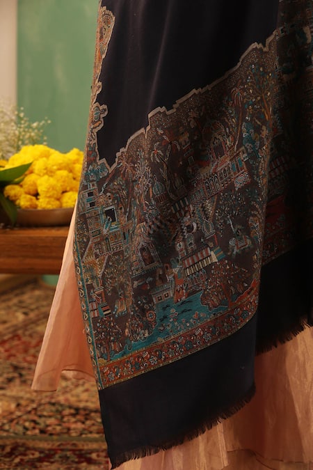 Dusala Black Gargi Mughal Border Woven Stole Online at Aza Fashions Dusala_Black Gargi Mughal Border Woven Stole _Online_at_Aza_Fashions