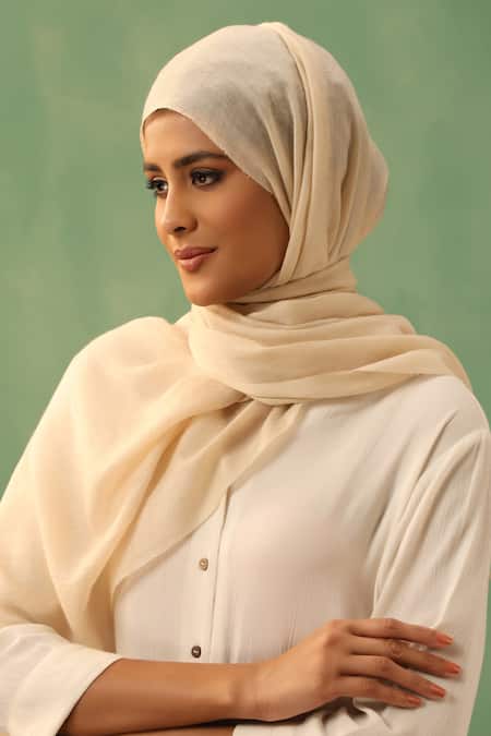 Shop Dusala Off White Shahida Plain Stole Online at Aza Fashions Shop_Dusala_Off White Shahida Plain Stole _Online_at_Aza_Fashions
