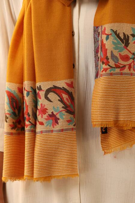 Buy_Dusala_Yellow Aksara Paisley Woven Stole _Online_at_Aza_Fashions
