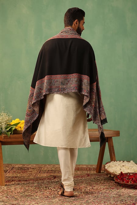 Dusala Tanish Figurine Border Stole 