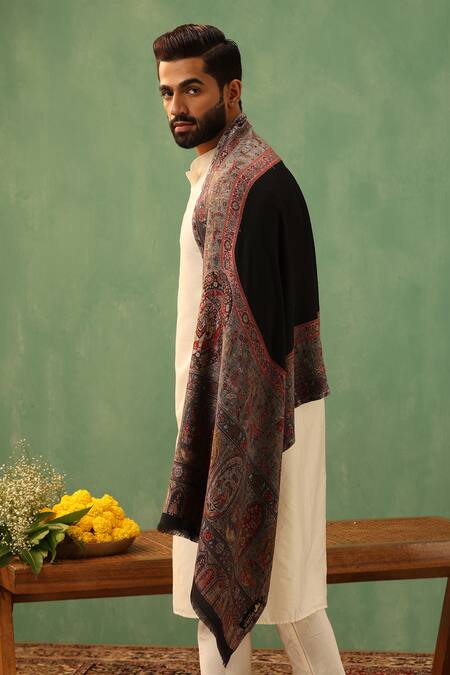 Buy_Dusala_Black Tanish Figurine Border Stole _Online_at_Aza_Fashions