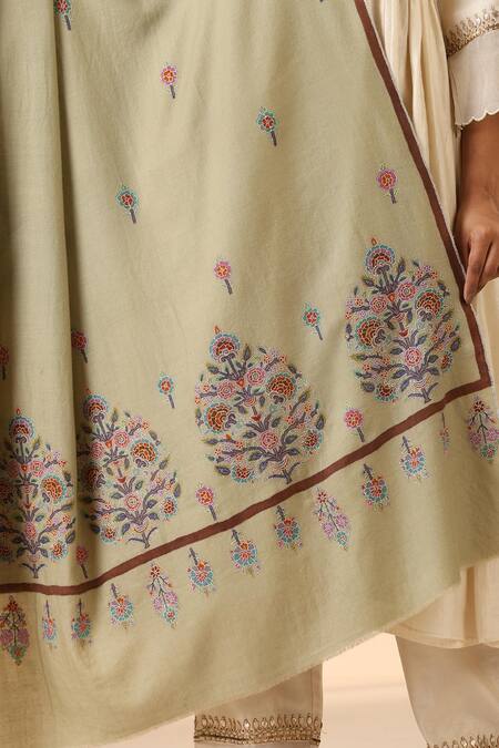 Dusala Beige Kira Kalamkari Phul Kar Embroidered Pashmina Shawl at Aza Fashions Dusala_Beige Kira Kalamkari Phul Kar Embroidered Pashmina Shawl_at_Aza_Fashions
