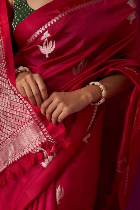 Five Point Five Magenta Silk Padmini Jaal Detailed Pallu Saree With Running Blouse Piece at Aza Fashions Five Point Five_Magenta Silk Padmini Jaal Detailed Pallu Saree With Running Blouse Piece _at_Aza_Fashions