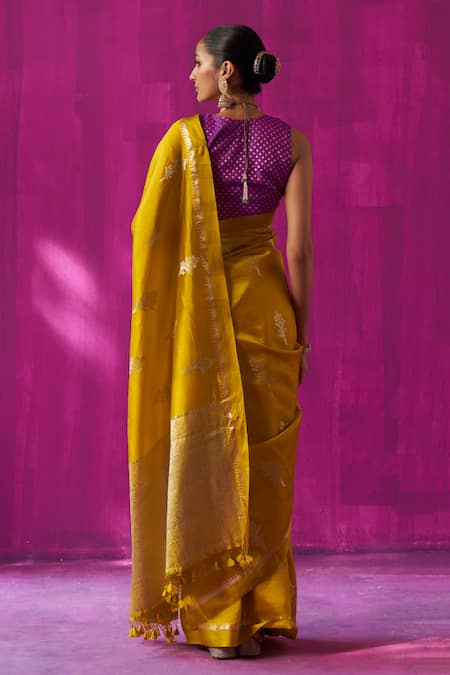 Five Point Five Madhavi Jaal Detailed Pallu Saree With Running Blouse Piece 