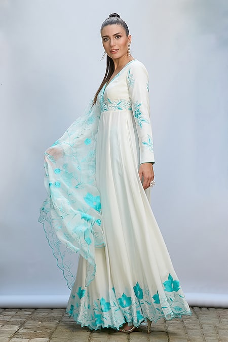Priyanka Jain Ivory Crepe, Chiffon Embroidery, Applique Plunge Neck Aari Anarkali Set at Aza Fashions Priyanka Jain_Ivory Crepe, Chiffon Embroidery, Applique Plunge Neck Aari Anarkali Set _at_Aza_Fashions
