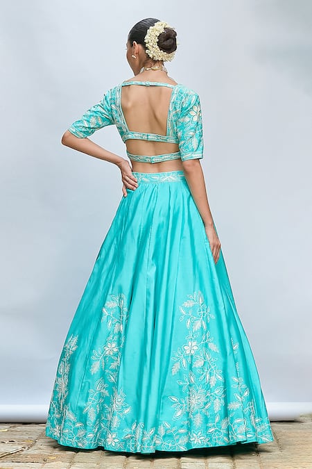 Priyanka Jain Aari Embroidered Lehenga Blouse Set 