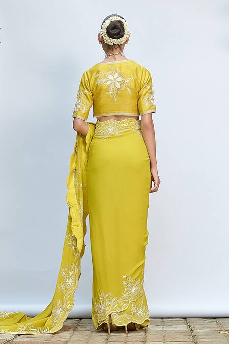 Shop_Priyanka Jain_Green Crepe Embroidery V-neck Floral Aari Pre-draped Saree With Blouse _Online_at_Aza_Fashions