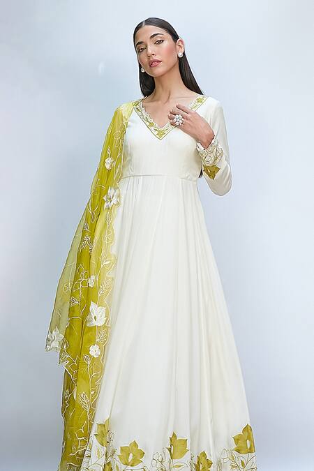 Priyanka Jain_Ivory Chiffon Applique, Embroidery V-neck Placement Anarkali Set _Online_at_Aza_Fashions