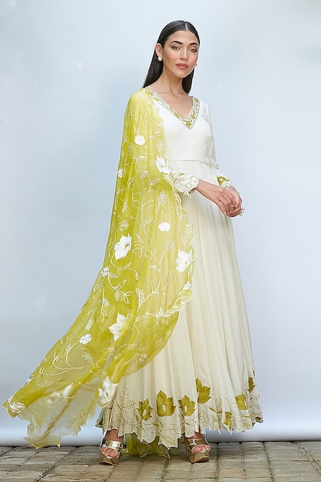 Buy_Priyanka Jain_Ivory Chiffon Applique, Embroidery V-neck Placement Anarkali Set _Online_at_Aza_Fashions
