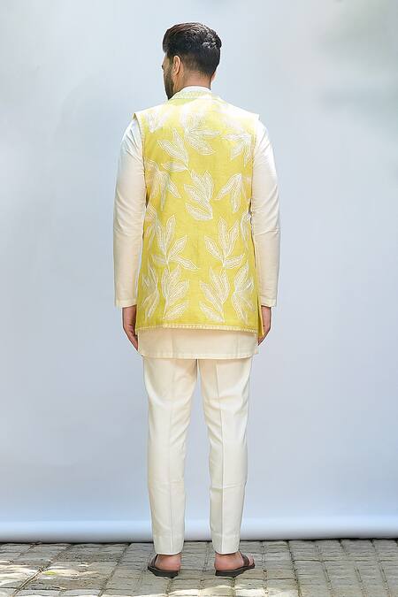Priyanka Jain Floral Embroidered Bundi & Kurta Set 