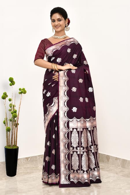 Naaritva India Clover Bloom Booti Woven Saree With Running Blouse 