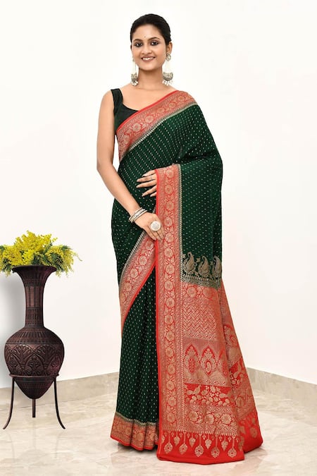 Naaritva India Zari Woven Floral Pallu Saree With Running Blouse Piece 